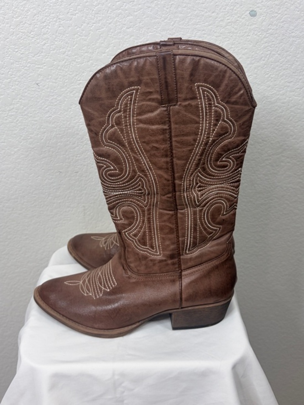 Coconuts by Matisse Brown Western Cowboy Boots with White Stitching 9.5 Legend